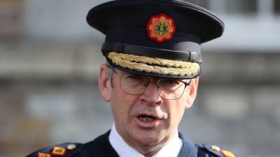 Drew Harris - Garda Commissioner Drew Harris restricts movements after close contact with Covid-19 case - rte.ie - Ireland