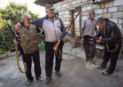 Nagorno-Karabakh volunteers get weapons as clashes intensify - clickorlando.com