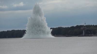 Biggest WWII bomb found in Poland explodes while divers try to defuse it - fox29.com - Germany - Britain - Poland