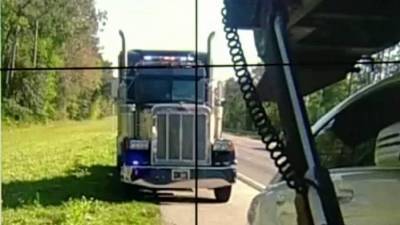 Steve Montiero - Yes, a big rig with police lights is pulling over drivers in Florida. Here’s why - clickorlando.com - state Florida