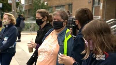 Coronavirus: Montreal-area students walk out of class to protest unhealthy learning environments - globalnews.ca
