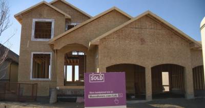 Saskatchewan home builders, buyers paying cost of record-high lumber prices - globalnews.ca