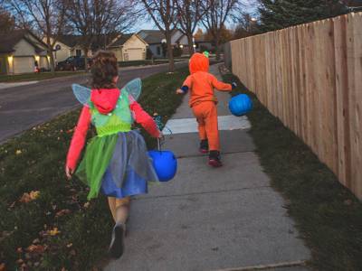 Allergic reactions to nuts peak around Halloween and Easter - medicalnewstoday.com - Usa