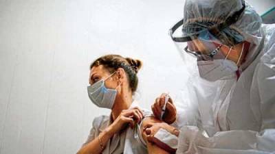 Narendra Modi - Keep vaccine jabs free of digital health cards - livemint.com - India