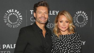 Kelly Ripa - Ryan Seacrest - Kelly Seacrestа - Ryan Seacrest Tests Negative for COVID-19 After Missing 2 Days on 'Live With Kelly and Ryan' - etonline.com