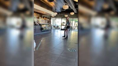 Starbucks praises Black barista's response to mask-eschewing customer who yelled ‘f--- Black Lives Matter' - fox29.com