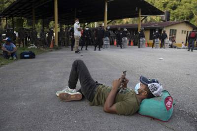 Migrant caravan faces roadblocks in Guatemala - clickorlando.com - Usa - Mexico - Guatemala - city Guatemala - Honduras