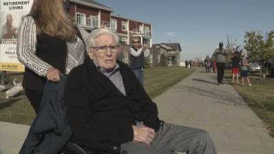 Red Deer - Carolyn Kury De-Castillo - 97-year-old Alberta veteran gets birthday surprise of a lifetime - globalnews.ca