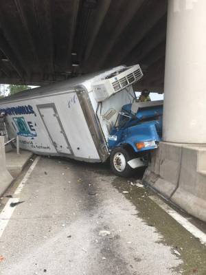 Semitruck crashes into Florida Turnpike toll booth in Osceola County - clickorlando.com - state Florida - county Osceola