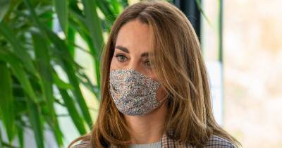 Kate Middleton - Kate Middleton stuns in floral face mask as she visits Derby University to discuss impact of pandemic - ok.co.uk