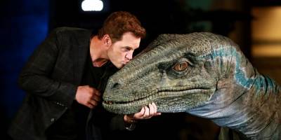 'Jurassic World: Dominion' Delayed to 2022 Amid Pandemic - justjared.com