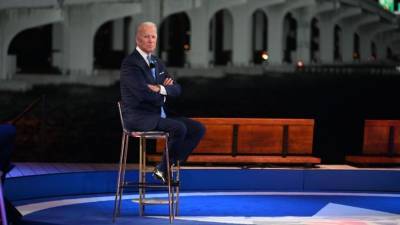Donald Trump - Joe Biden - Biden says he and Trump 'shouldn't have a debate' if president still has COVID-19 - fox29.com - state Florida - Washington - county Miami - county Hall