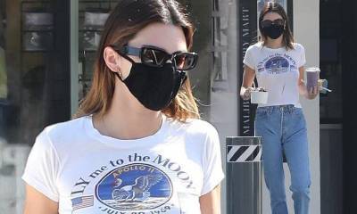 Kendall Jenner - Devin Booker - Kendall Jenner sports a vintage Apollo 11 tee and high waisted jeans while picking up healthy snacks - dailymail.co.uk - city Malibu
