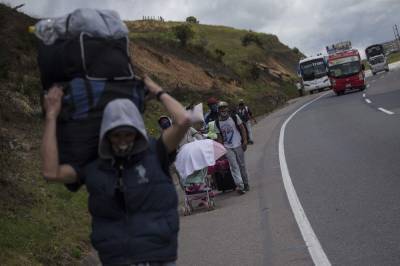 Venezuelans once again fleeing on foot as troubles mount - clickorlando.com - city Berlin - Colombia - Venezuela