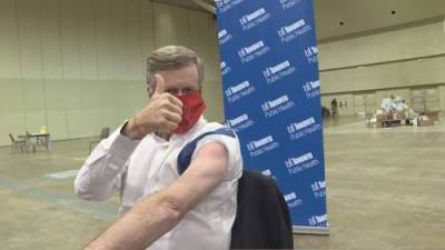 John Tory - Mayor John Tory rolled up his sleeves for the flu shot calling on Torontonians to do the same - globalnews.ca