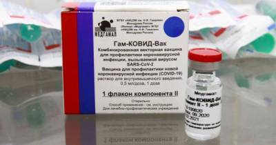 Vladimir Putin - Three medics injected with Putin's 'world-beating' Sputnik V vaccine catch coronavirus - mirror.co.uk - Russia