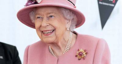 Queen 'looking forward to Covid-19 vaccine' and 'plans to reign for her whole life' - mirror.co.uk