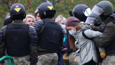 Alexander Lukashenko - More than 900 arrested in Belarus anti-government protests, according to human rights group - fox29.com - Belarus - Ukraine - city Minsk