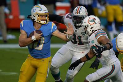 Ryan Fitzpatrick - Justin Herbert - Dolphins earn 5th straight win by beating Chargers 29-21 - clickorlando.com - Los Angeles - state Florida - county Garden - county Miami