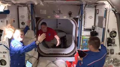 Kate Rubins - Mike Hopkins - SpaceX capsule with 4 astronauts docks with space station - fox29.com - state Idaho