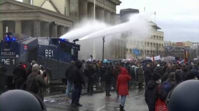 Coronavirus: Police clash with protesters in Berlin against new COVID-19 restrictions - globalnews.ca - Germany - city Berlin