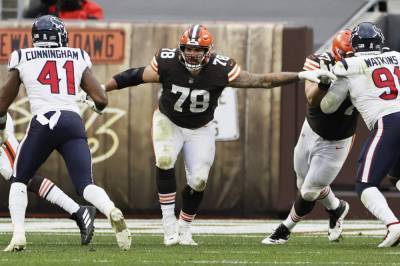 Myles Garrett - Kevin Stefanski - Browns' Garrett home sick, team places 3 more on COVID list - clickorlando.com