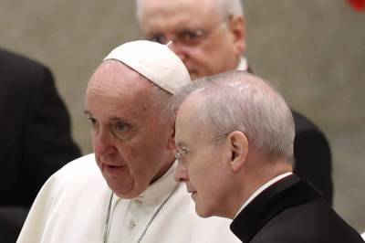 Maskless pope blames ‘this lady called COVID’ for distance - clickorlando.com - Italy - Vatican - county Pope