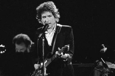 Bob Dylan - Barbra Streisand - Dylan papers, including unpublished lyrics, sell for $495K - clickorlando.com - Usa - city Boston
