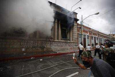Protesters burn part of Guatemala's Congress building - clickorlando.com - Usa - Guatemala - city Guatemala