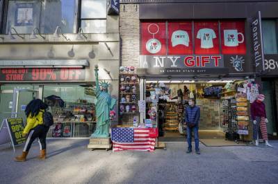 Tourists few, NY gift shops struggle but don't lose (heart) - clickorlando.com - New York - city New York