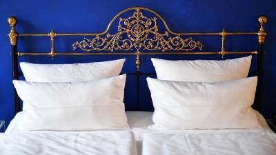 Love to sleep? Dream job will pay you $1,300 to test 5-star hotel beds - fox29.com