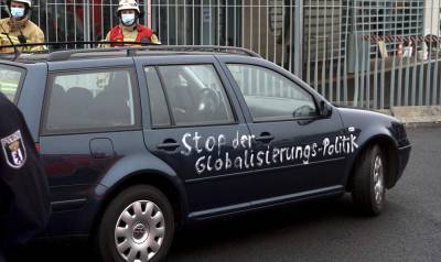 Angela Merkel - Car hits gate outside German leader's offices; little damage - clickorlando.com - Germany - city Berlin