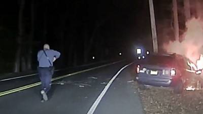 NJ police officer rescues man trapped in burning car - fox29.com - state New Jersey