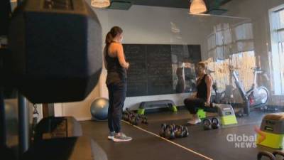 Alberta fitness studios confused by COVID-19 restrictions on group classes, workouts - globalnews.ca