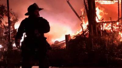 Leesburg firefighter injured battling mobile home fire - clickorlando.com