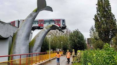 Whale tail sculpture catches runaway train - fox29.com - Netherlands