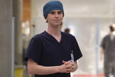 Shaun Murphy - The Good Doctor's Freddie Highmore Breaks Down a Stressful Pandemic-Centric Premiere - tvguide.com