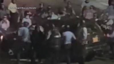 Walter Wallace-Junior - Lawyer: Mom, child trapped in crowd when police smashed car - fox29.com - city Friday