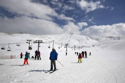Michael Ryan - UN: Skiing may not spread coronavirus but slopes still risky - clickorlando.com