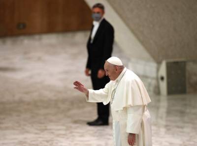 Pope returns to private library for audience as coronavirus surges - clickorlando.com - city Rome - Vatican - city Vatican