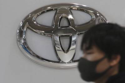 Japan's Toyota sees profit slip, holding up despite pandemic - clickorlando.com - Japan - city Tokyo