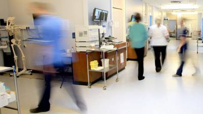 HSE's Covid 'derogation' policy for healthcare staff criticised - rte.ie - Ireland