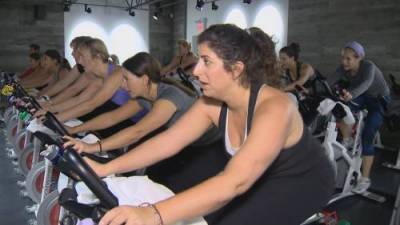 Dr. Henry says spin classes in Metro Vancouver ‘dangerous’ right now - globalnews.ca
