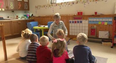 Coronavirus: Pickering, Ont., families teach their children with unique community school - globalnews.ca