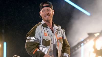 Cma Awards - Florida Georgia Line's Tyler Hubbard Is Quarantining on Tour Bus Outside His Home After Contracting COVID-19 - etonline.com - state Florida - county Tyler - Georgia - county Hubbard
