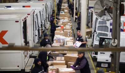 Online shopping during COVID-19 drives massive surge in holiday shipping - globalnews.ca - Canada - county Hamilton