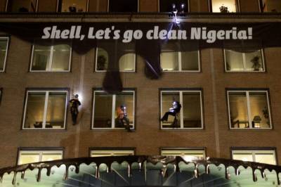 Dutch climate activists take Shell to court over emissions - clickorlando.com - Netherlands - city Hague