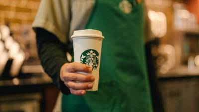 Starbucks giving front-line workers free coffee in December - clickorlando.com