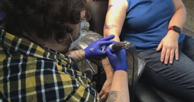 New Moncton tattoo shop struggles amid stricter orange phase - globalnews.ca