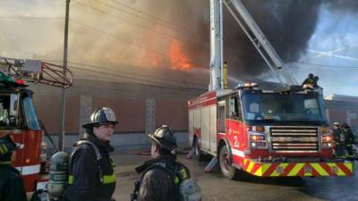 Firefighters battle three-alarm blaze at auto parts warehouse in Lawndale - fox29.com - city Chicago